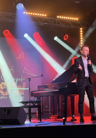 Adam Snopek Show Przy Fortepianie